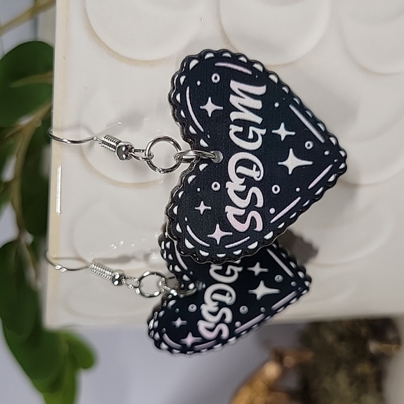 My Favorite Murder Earrings, Stay Sexy and Don't Get Murdered, drop earrings - Picture 5 of 7